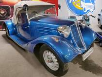 Tatra 57A Sport von 1936 in der Retro Car Show im Einkaufszentrum  Piterlend  in St. Petersburg, 17.2.18