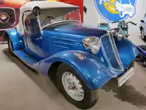 Tatra 57A Sport von 1936 in der Retro Car Show im Einkaufszentrum  Piterlend  in St. Petersburg, 17.2.18