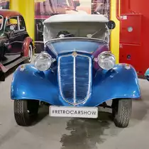Tatra 57A Sport von 1936 in der Retro Car Show im Einkaufszentrum  Piterlend  in St. Petersburg, 17.2.18