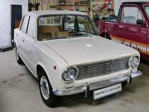 Lada WAS-2101 in der Retro Car Show im Einkaufszentrum  Piterlend  in St. Petersburg, 17.2.18