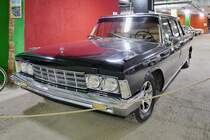 Staatslimousine ZIL-114 (ЗИЛ-114) in der Retro Car Show im Einkaufszentrum  Piterlend  in St. Petersburg, 17.2.18