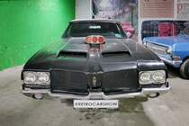 Oldsmobile Cutlass S von 1971 in der Retro Car Show im Einkaufszentrum  Piterlend  in St. Petersburg, 17.2.18