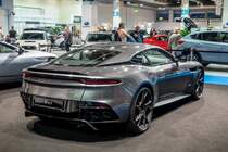 2018-er Aston Martin DBS (Rückansicht), ausgestellt auf der Auto Zürich, November 2018.