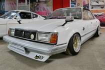 Toyota Mark II (X70) in der Retro Car Show im Einkaufszentrum  Piterlend  in St. Petersburg, 17.2.18 