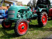 KRAMER hat sich mit seiner Leistung von 11PS (Bj.1956) bei einer Oldtimerveranstaltung im Herzen des Innviertels eingefunden; 150412