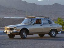 Ein Peugeot 504 Mitte Dezember 2018 in Medina auf der Sinai-Halbinsel.