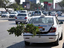 Ein Taxi (BYD F3 GL-I) mit seltsamer Fracht in Kairo. (Dezember 2018)
