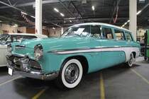 DeSoto Firedome Stationwagon des Modelljahres 1956. Im Modelljahr 1956 war der Firedome das Basismodell der Chrysler-Division DeSoto. Angetrieben wird der Kombiwagen von einem V8-Motor, der aus einem Hubraum von 5407 cm³ und leistet 258 PS. Augenommen am 26.07.2017 bei einem Händler in Emmerich.