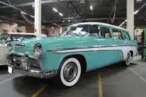 DeSoto Firedome Stationwagon des Modelljahres 1956. Im Modelljahr 1956 war der Firedome das Basismodell der Chrysler-Division DeSoto. Angetrieben wird der Kombiwagen von einem V8-Motor, der aus einem Hubraum von 5407 cm³ und leistet 258 PS. Augenommen am 26.07.2017 bei einem Händler in Emmerich.