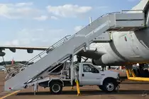 Ein Ford F-450 der 1. Generation, eingesetzt bei der U.S. Air Force Europe. (Fairford, Juli 2018)