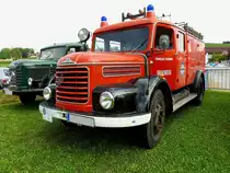 STEYR-586(TLF2000; 120PS; Bj.1966, ehemals FF-Braunegg)hat anlässlich der Wadholz-Classic neben dem grünen 480er Bierauto Platz genommen; 170723