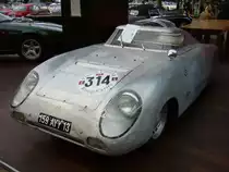 Autobleu 750 MM. Für die Mille Miglia des Jahres 1954 wurde dieses stromlinienförmige Coupe gebaut. Basis des Autos ist das legendäre  Cremeschnittchen  Renault 4CV. Angeblich sollen Porsche-Techniker bei der Überarbeitung des serienmäßigen Motors involviert gewesen sein. Der Hubraum wurde auf ca. 950 cm³ aufgebohrt. Die Leistung soll bei ca. 70 PS gelegen haben. Classic Remise Düsseldorf im Dezember 2012.