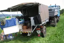  Spezial Anhänger Wechselbrücke HL-10 Hersteller Bornsen wurde Früher bei der NVA und Grenztruppen Eingesetzt Bauj, 1971 hier als Umbau zum Campinganhänger ist heute noch im Privaten Einsatz damals war dieser eine Wasseraufbereitungsanlage es gab sehr viele Aufsätze Z.B. Feldküche Krankentransporter und so weiter Bild habe ich an der Ehemaligen Grenze am 15.05.17 bei Ellrich gemacht.