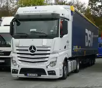 =MB Actros-Sattelzug steht im Oktober 2018 in Fulda Nord