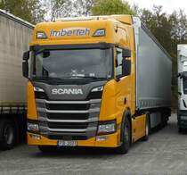=Scania R 410-Sattelzug der Spedition IMBERTEH steht im Oktober 2018 in Fulda Nord