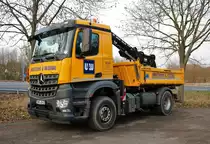 Mercedes Benz Arocs Kipper mit Atlas Schaufelkran am 02.03.19 in Maintal