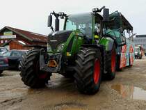 FENDT 716Vario; rüstet mit seinem Gespann zum Faschingsumzug in Ried i.I.; 190224