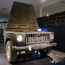 Hier wurde ein LKW gl leicht Wolf zum Barbecuegrill umfunktioniert. (Militärhistorisches Museum der Bundeswehr Dresden, April 2017)