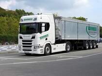 SCANIA R500 wartet am Fähranleger Meersburg; 180903