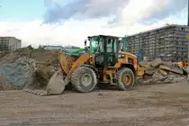 CAT 938M Radlader am 09.03.19 in Frankfurt am Main durch den Zaun fofografiert