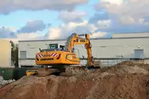 Liebherr 924 Raupenbagger in Frankfurt am Main durch den Zaun fofografiert am 09.03.19