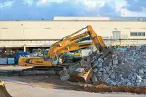 Liebherr 924 Raupenbagger in Frankfurt am Main durch den Zaun fofografiert am 09.03.19