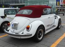 =VW Käfer Cabrio 100 % vollelektrisch steht bei den Retro Classics in Stuttgart, 03-2019