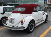 =VW Käfer Cabrio 100 % vollelektrisch steht bei den Retro Classics in Stuttgart, 03-2019