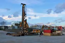 Max Bögl ABI TM14/17V Teleskopmäkler am 09.03.19 in Frankfurt Enkheim durch den Zaun fotografiert 