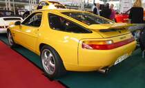 =Porsche 928 GTS steht bei den Retro Classics in Stuttgart, 03-2019