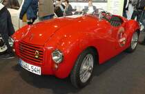 =Fiat 500 C Sport, Bj. 1954, 569 ccm, 22 PS, ausgestellt bei den Retro Classics in Stuttgart, 03-2019. Das Fahrzeug wurde aus den Alutragflächen eines abgeschossenen englischen Fliegers in der Zeit von 1948 - 1951 gebaut und ist ein Einzelstück.