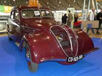 =Peugeot 402 B, ausgestellt bei den Retro Classics in Stuttgart, 03-2019. Produziert wurde die Version  B  von 1938 - 1942