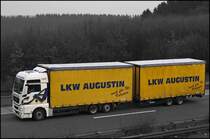 S/W mit Farbe: Ein MAN TGX 26.440 Megaliner (Volumentransport) der �sterreichischen Spedition LKW AUGUSTIN ist in Richtung Ruhrgebiet unterwges. Auch dieses Unternehmen sp�hrt die Folgen der Wirtschaftskriese.... (02.03.2009)

