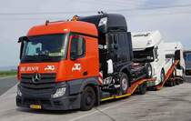 =MB Actros 1840 als Zugmaschinentransporter steht auf einem Rastplatz an der A 66 im April 2019