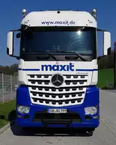 MB Arocs von MAXIT steht im April 2019 an der A 66