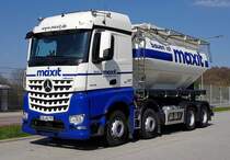 MB Arocs von MAXIT steht im April 2019 an der A 66