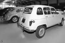 Ein Renault 4 Anfang April 2019 im Oldtimermuseum Prora.