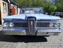 Ein Ford Edsel Ranger stand am Osterwochenende 2019 auf einem Parkplatz in Hattingen.
