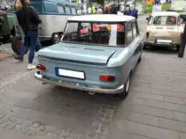 Heckansicht eines NSU Prinz 4Lgebaut in den Jahren 1965 bis 1971. Der Prinz 4L basierte auf dem bereits 1961 vorgestellten Prinz 4. Der im Heck verbaute Zweizylindermotor leistet 30 PS aus einem Hunbraum von 598 cm³. Ab ca. 1968 brach der Verkauf dieses Modelles in der BRD ziemlich ein. Lediglich in Italien war dieses Modell dann noch bis zu seiner Einstellung ein Verkaufsschlager. 12. Oldtimertreffen am 01.05.2019 in Essen Kettwig.