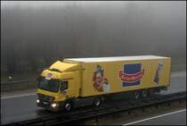 KUCHENMEISTER: Actros MP3 1844 des Backwarenherstellers Kuchenmeister bei L�denscheid. (05.03.2009)