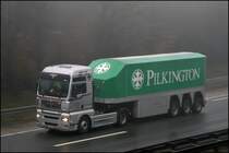 Dieser MAN TGA 18.440 XXL der Spedition Hubert Winnen aus Gladbeck hat sich auf den Glastransport spezialisiert. Die Spedition ist f�r PILKINGTON Group Limeted unterwegs.
PILKINGTON ist ein britisches Unternehmen das sich seit 1826 auf die Glasherstellung spezialistert hat.