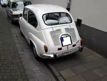 Heckansicht eines Seat 600D der Modelljahre 1963 bis 1967. 12. Oldtimertreffen in Essen-Kettwig am 01.05.2019.