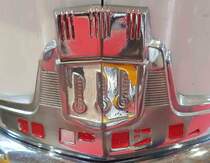 =Frontemblem vom Opel Olympia, gesehen bei der Technorama Kassel im März 2019