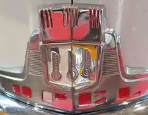 =Frontemblem vom Opel Olympia, gesehen bei der Technorama Kassel im März 2019