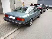 Heckansicht eines Mazda 929 GLX Coupe der Baureihe HB, gebaut von 1982 bis 1987. Mit diesem Modell zog 1982 der neue Japan-Schick in der oberen Mittelklasse ein. Der Wagen war mehr als üppig ausgestattet. In einigen Ländern konnte das Modell auch mit einem Wankelmotor geordert werden. In Deutschland allerdings nicht! Hier war das Modell ausschließlich mit einem Vierzylinderreihenmotor lieferbar, der aus einem Hubraum von 1998 cm³, wahlweise 101 PS oder 120 PS leistete. 12. Oldtimertreffen in Essen-Kettwig am 01.05.2019.