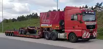 =MAN TGX-Schwerlastsattelzug steht auf einem Rastplatz an der A 7 im Mai 2019