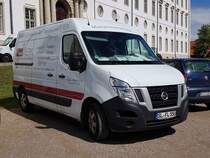 =Nissan NV 400 vom Tischlermeister PETERS steht am Schloss Gottorf im Mai 2019