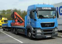 =MAN-Hängerzug von OKALUX rastet im April 2019 an der A3