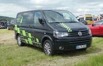 =VW T 5 der Firma KRZESAJ, gesehen auf dem Parkgelände der RETTmobil Fulda im Mai 2019
