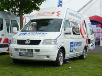 =VW T 5 als Vorführfahrzeug der Firma EMMERT-Fahrzeuge steht auf dem Ausstellungsgelände der RettMobil Fulda im Mai 2019